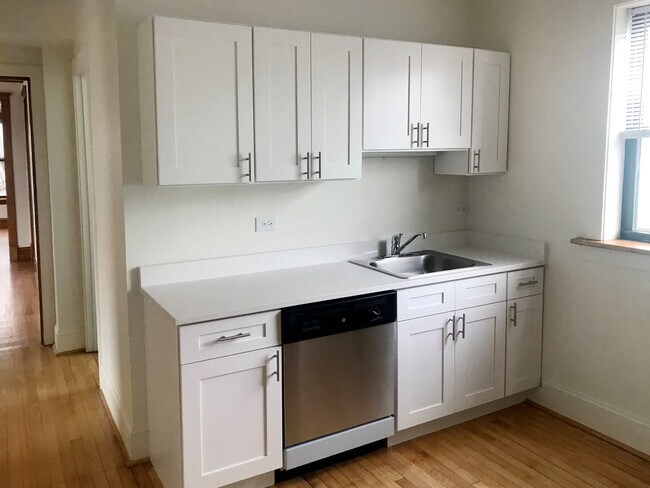 Foto del edificio - 1644 W Addison St