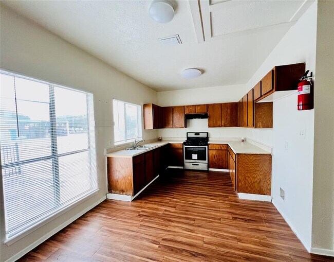 11037 Albury Dr, Houston, TX 77096 Condo for Rent in Houston, TX