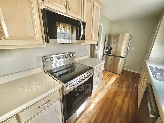 Foto del edificio - 121 Williamstown Dr