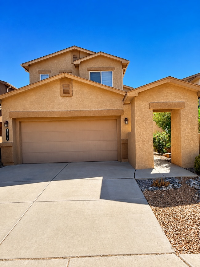 Building Photo - 8936 Mission Ridge Dr