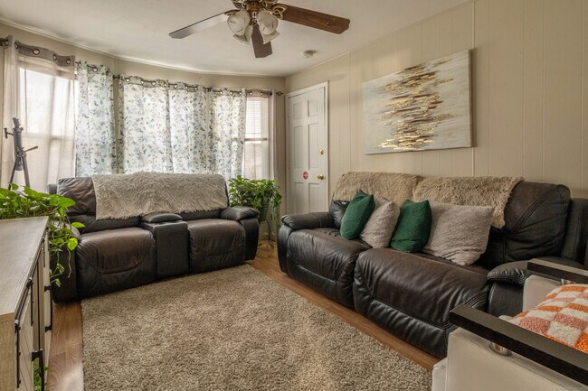 Foto del edificio - 24 Rocky Hill Ave