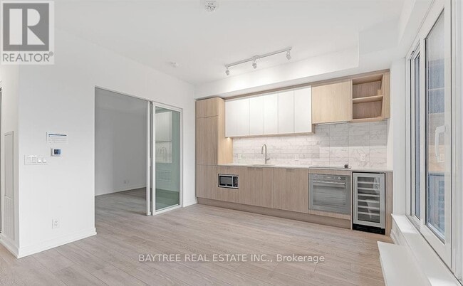 Building Photo - 2020 Bathurst St