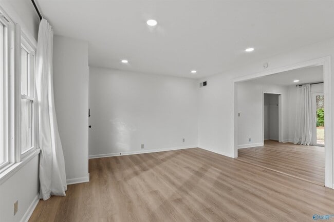 Foto del edificio - 6304 Davies Ave NW