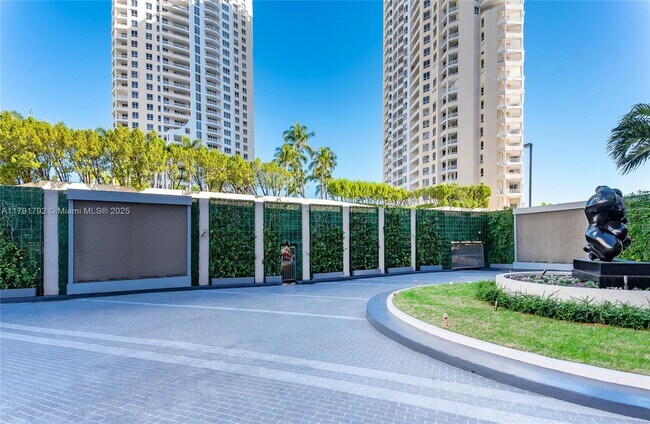 Foto del edificio - 540 Brickell Key Dr