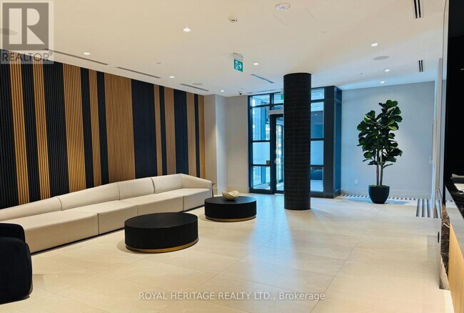 Photo du bâtiment - 2545-2545 Simcoe St N