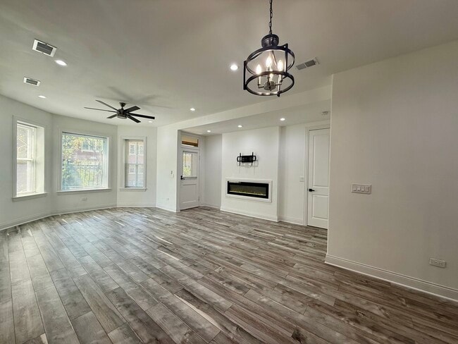 Building Photo - 2109 N Spaulding Ave