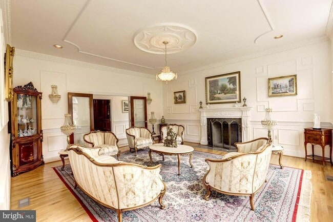 Building Photo - 914 Helga Pl