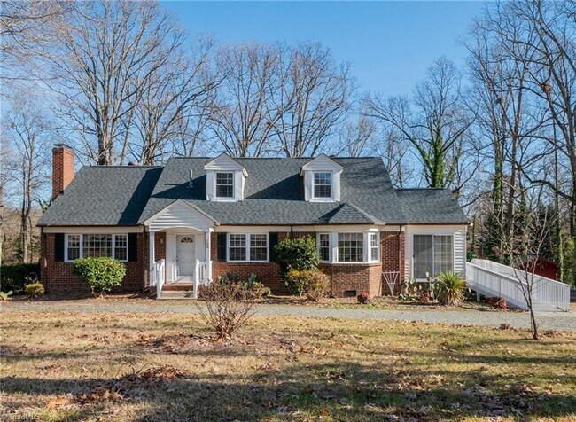 Building Photo - 208 Tremont Dr