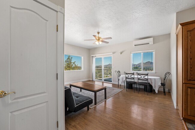 Foto del edificio - Charming 2 Bedroom ADU with Stunning Smith...