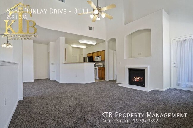 Building Photo - Wonderful 2 bedroom Condo, 2 Car garage