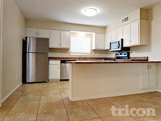 Building Photo - 11448 N 46th Ave