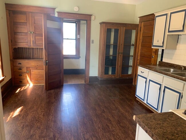 Building Photo - 1820 3rd Ave N