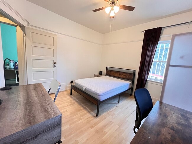 Building Photo - 3021 Van Buren Pl