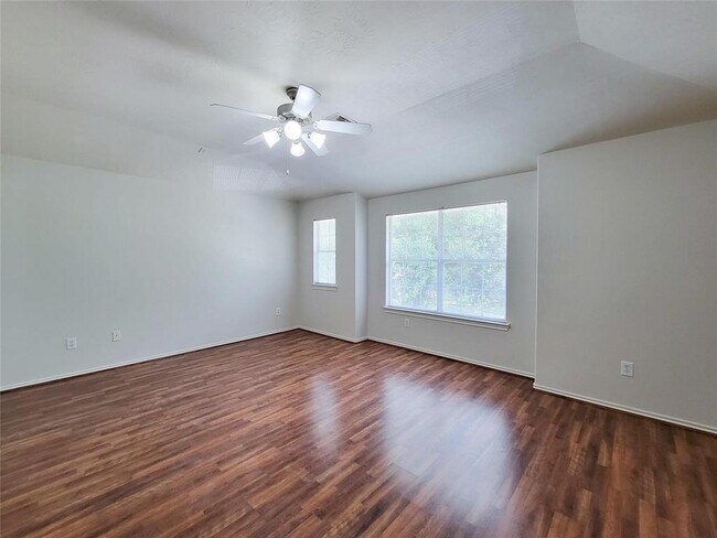 Building Photo - 25278 Finchgrove Ln