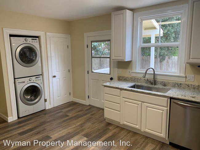 Building Photo - 3 br, 2 bath House - 541 Riverside Drive