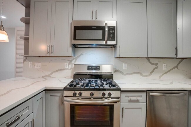 Foto del edificio - 4040-4060 S Hoover St (B)