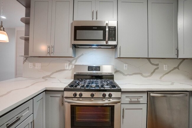 Interior Photo - 4040-4060 S Hoover St (B)