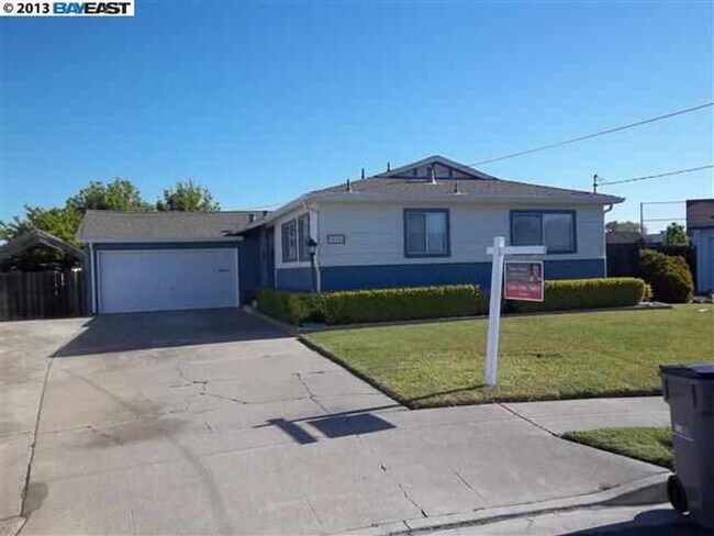 Building Photo - COMING SOON $3650 / 3 BR - VERY NICE REMOD...