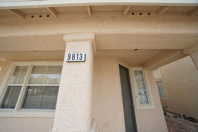 Foto del edificio - SHOWINGS AVAILABLE NOW