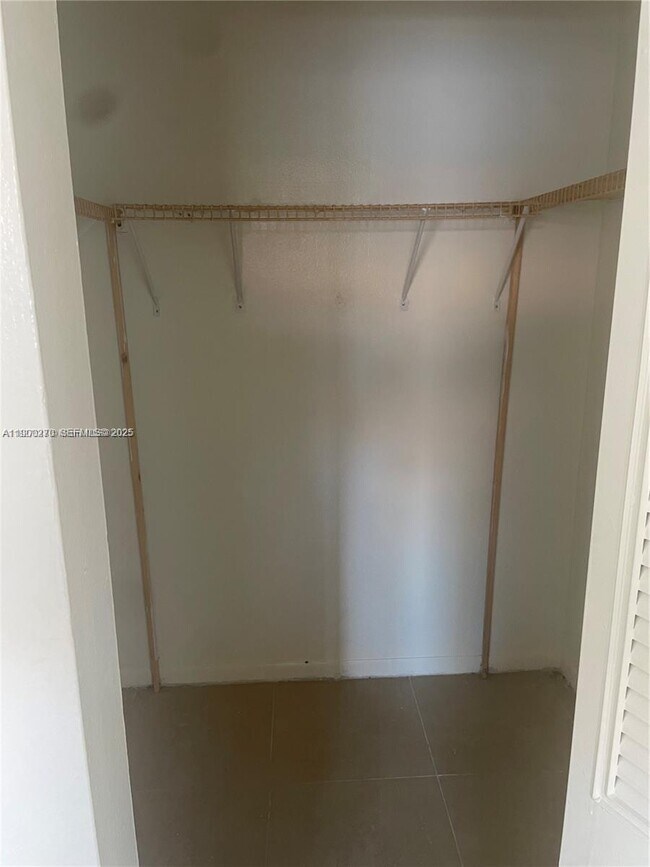 Foto del edificio - 2244 Madison St