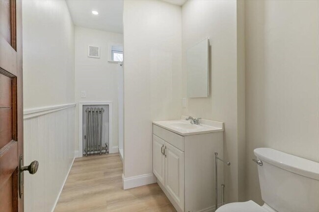 Building Photo - 412 Cabot St