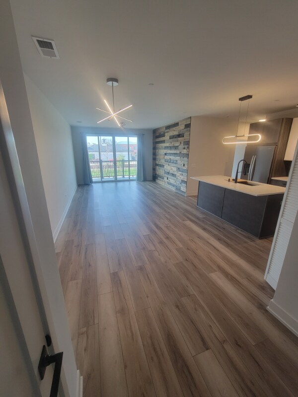 Foto del edificio - 302 W Liberty Dr