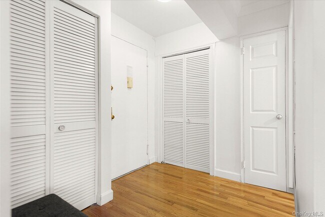 Foto del edificio - 65-15 Alderton St