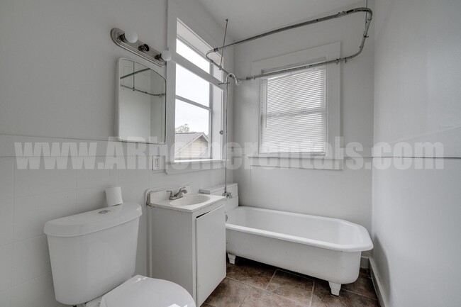Building Photo - 2116 Cumberland St