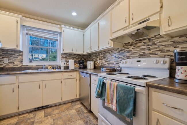 Photo - 204 Oak St Apartment