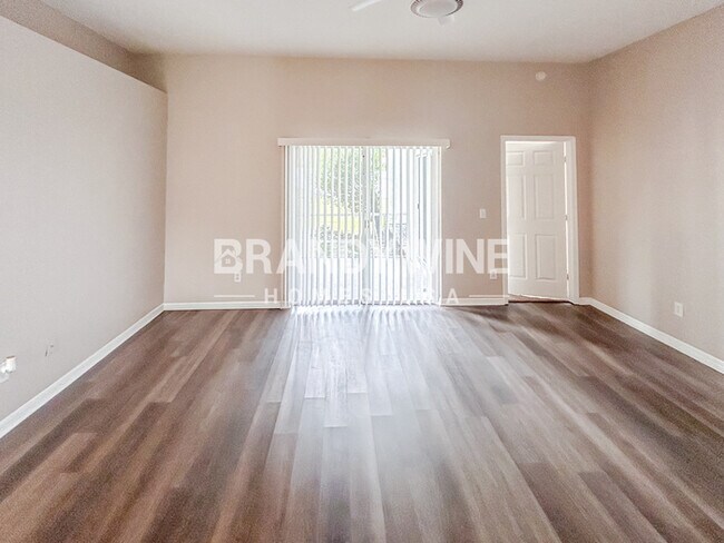 Building Photo - 815 Via Del Sol Dr