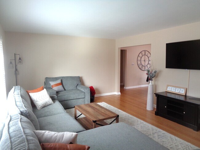 Sala de estar - 615 S 38th St