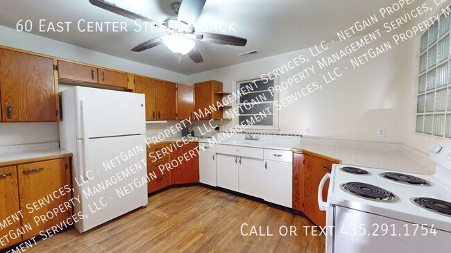 Building Photo - 2 Bedroom Apartment with Bonus Room with U...