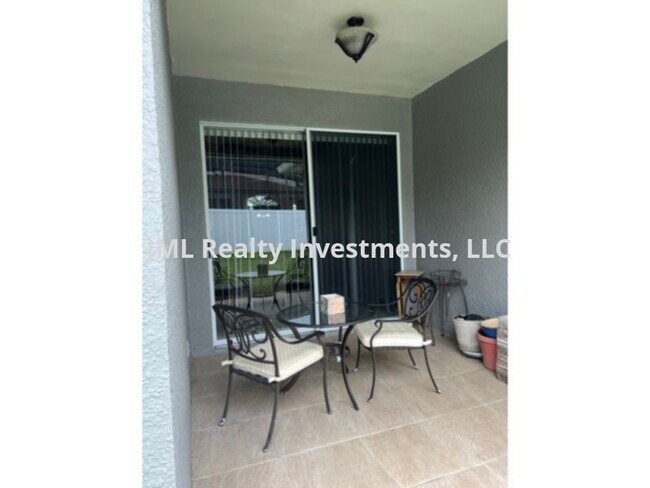 Building Photo - 3 bedroom 2 bath  corner lot in Oviedo's C...