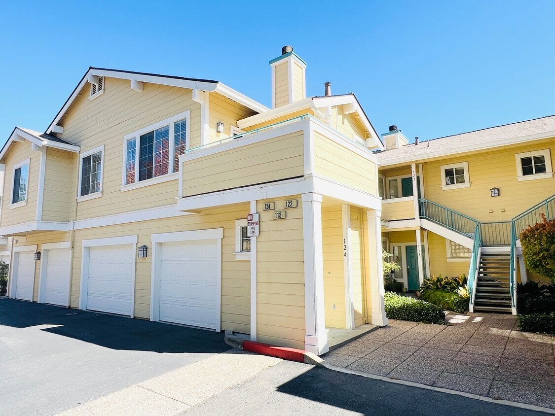 Primary Photo - Meticulous 3 Bed 2 Bath Centrally Located ...