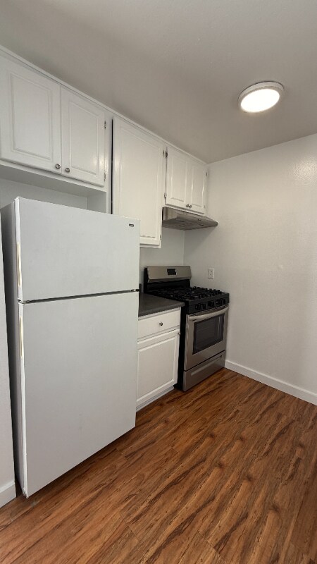 Foto del edificio - 7044 Hawthorn Ave