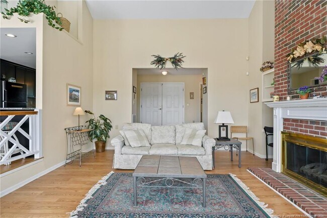 Foto del edificio - 825 Castleberry Ct