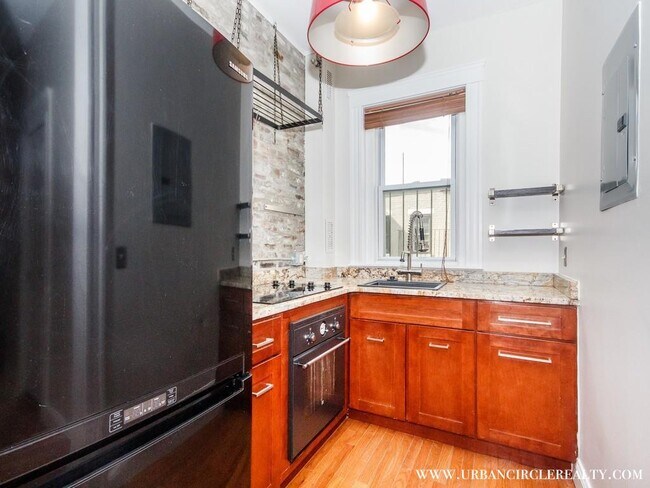 Building Photo - 313 Allston St