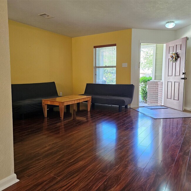 Foto del edificio - 11727 Madison Oak St