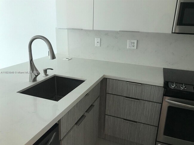 Building Photo - 2501 S Ocean Dr