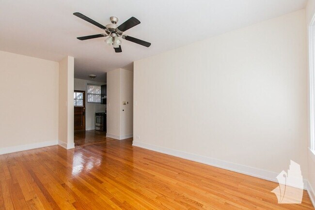 Building Photo - 4535 N Leavitt St