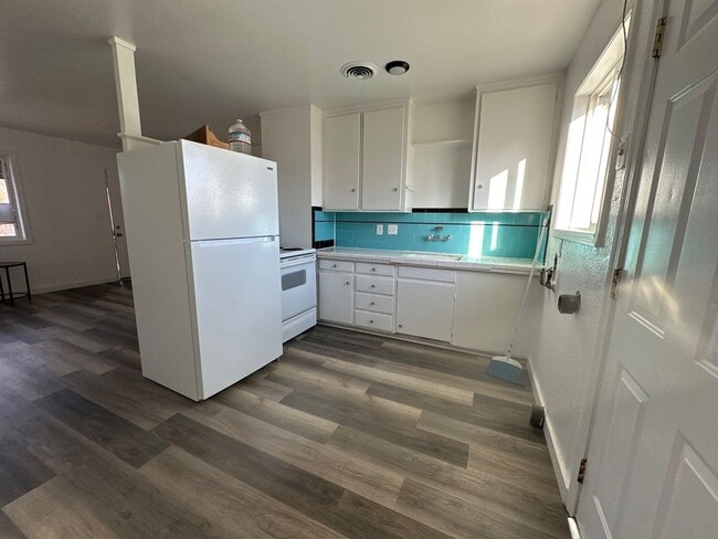 Building Photo - 2250 Home Ave