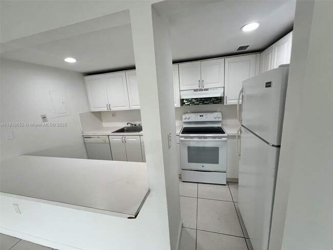 Building Photo - 17650 NW 68th Ave