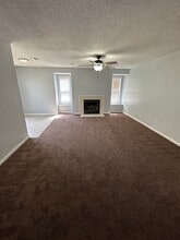 Building Photo - 528 Rainbow Ct