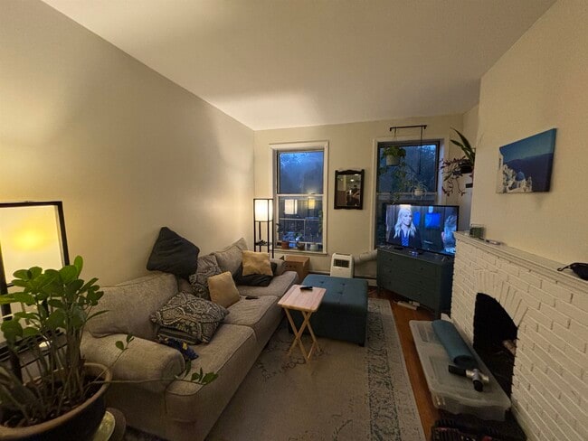 Building Photo - 285 8th St