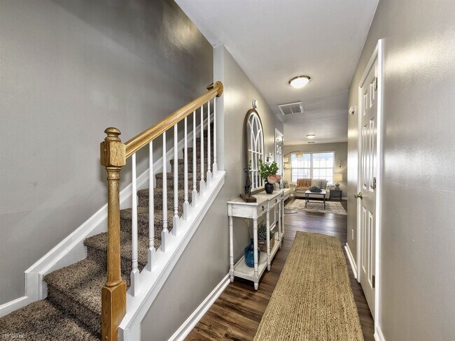 Building Photo - 2 br, 2.5 bath Townhome - 11316 Morgan Val...