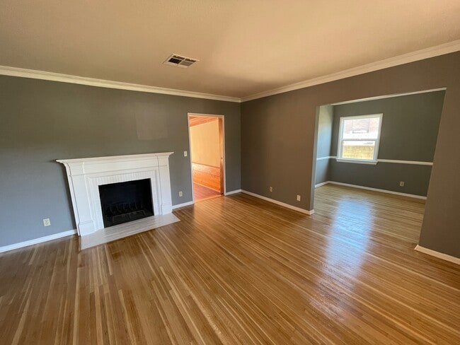 Foto del edificio - 14517 Hesby St