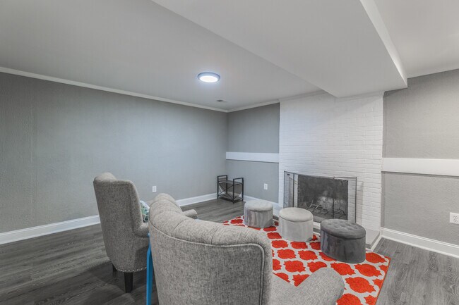 Building Photo - 17003 Village Dr W