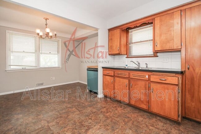 Building Photo - 3436 Dellwood Dr