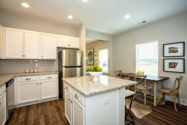 Building Photo - 4021 Ashley Dr
