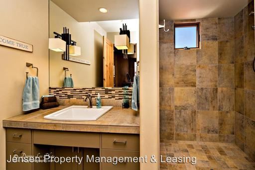 Foto del edificio - 384 Cliff Rose Way